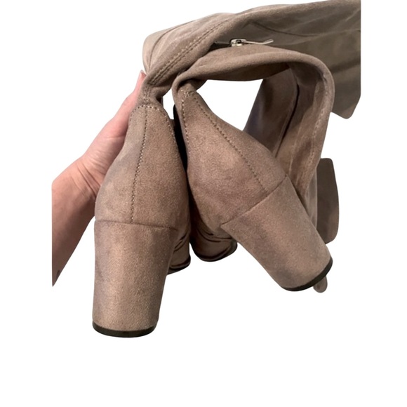 Liz Claiborne Boots - Picture 4 of 5